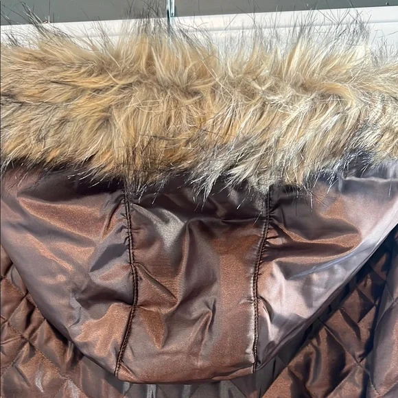 Chic Bronze/Gold Quilted Puffer Coat with Faux Fur Hood - Picture 5 of 11